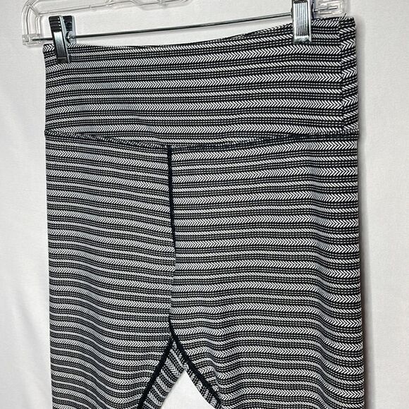 Zia Adrenaline & Deluxe 7/8 Black Aztec Leggings size 6-8. - Picture 5 of 9